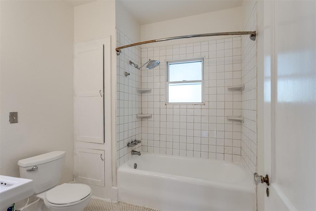 2220 N Indiana Avenue Property Photo 34