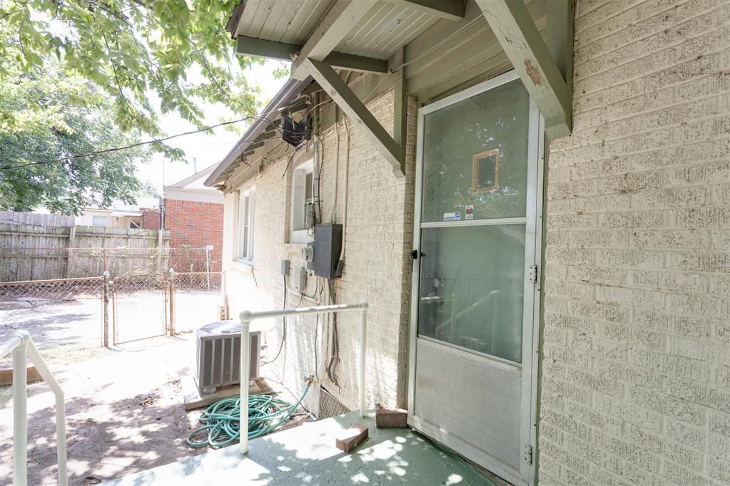 2220 N Indiana Avenue Property Photo 36