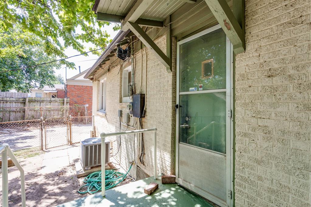 2220 N Indiana Avenue Property Photo 37