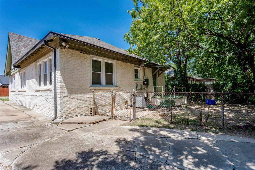 2220 N Indiana Avenue Property Photo 41
