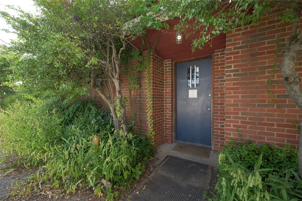 231 E Gray Street Property Photo 35