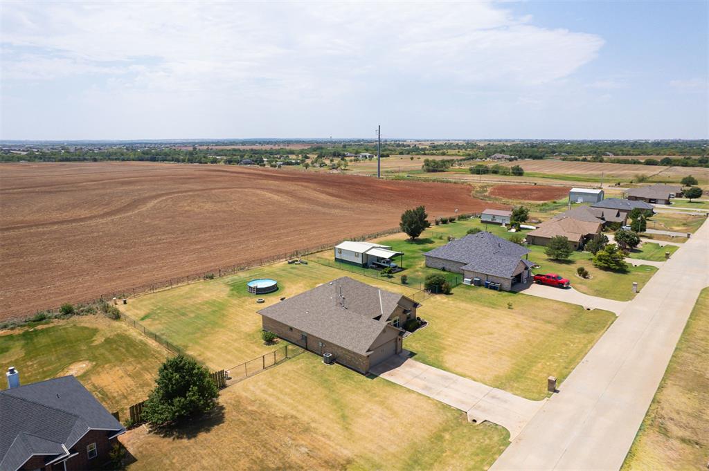 3470 Ne Chuck Wagon Road Property Photo 2