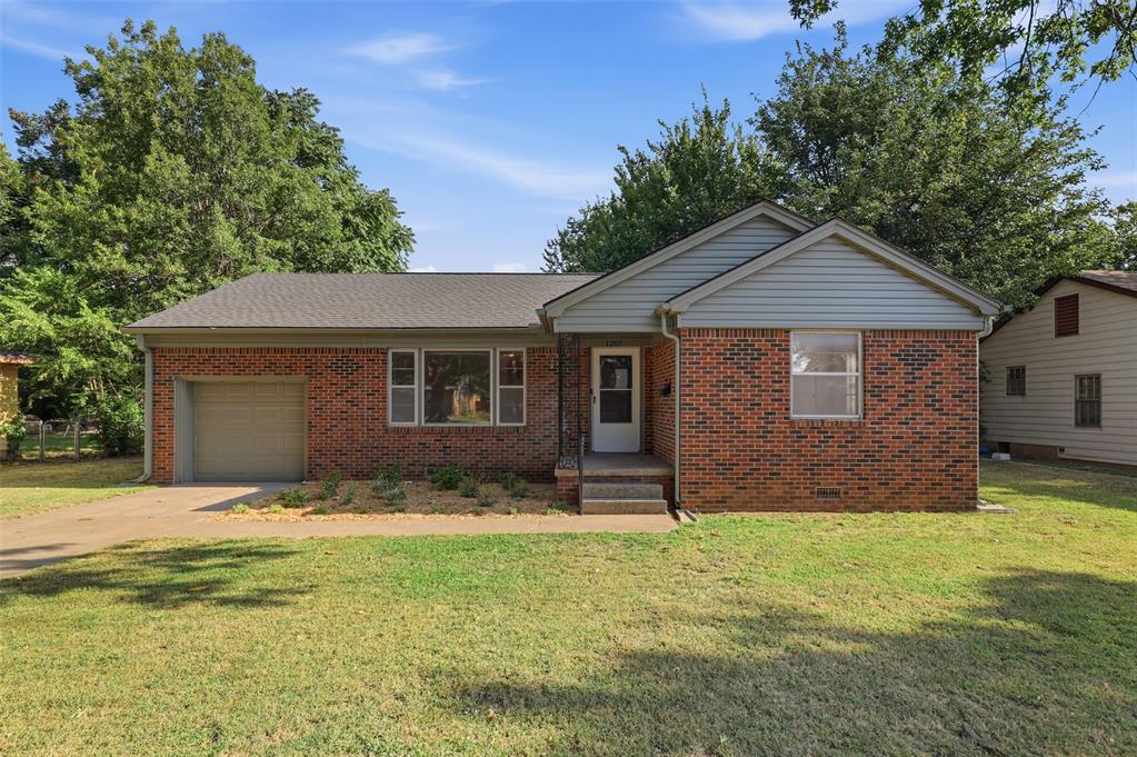 1207 Huntington Way Property Photo 2