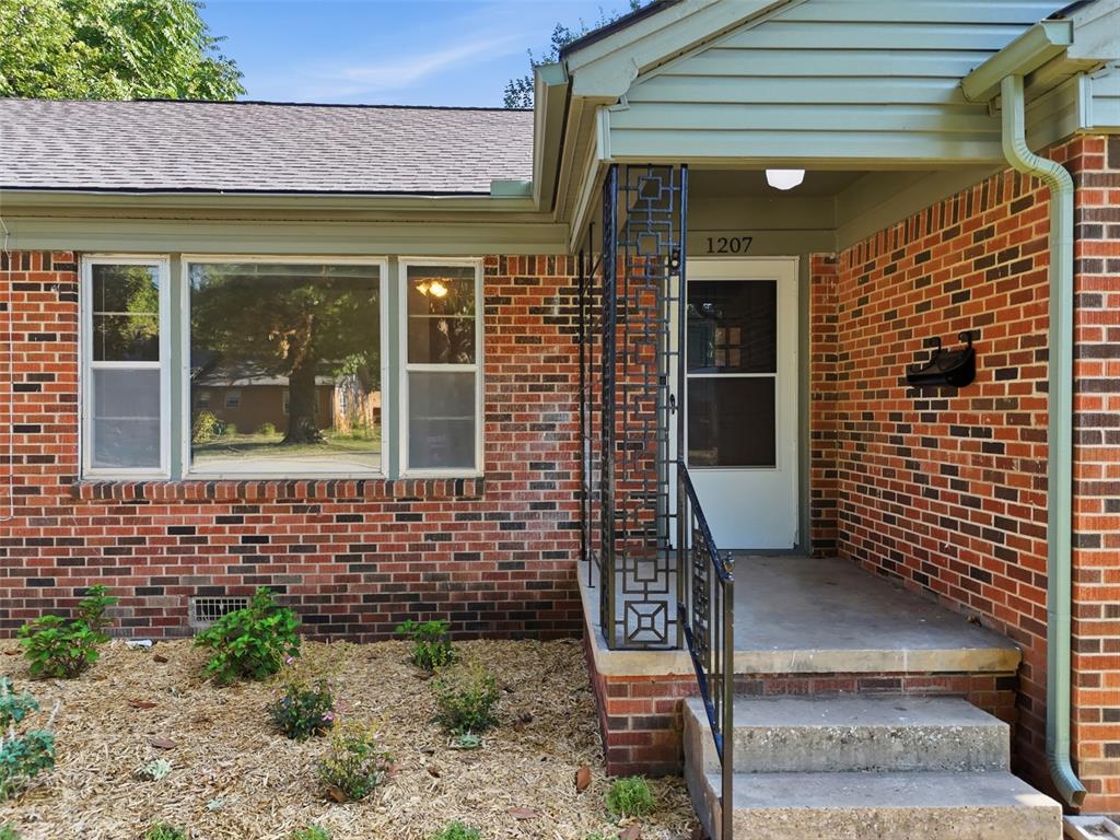 1207 Huntington Way Property Photo 4