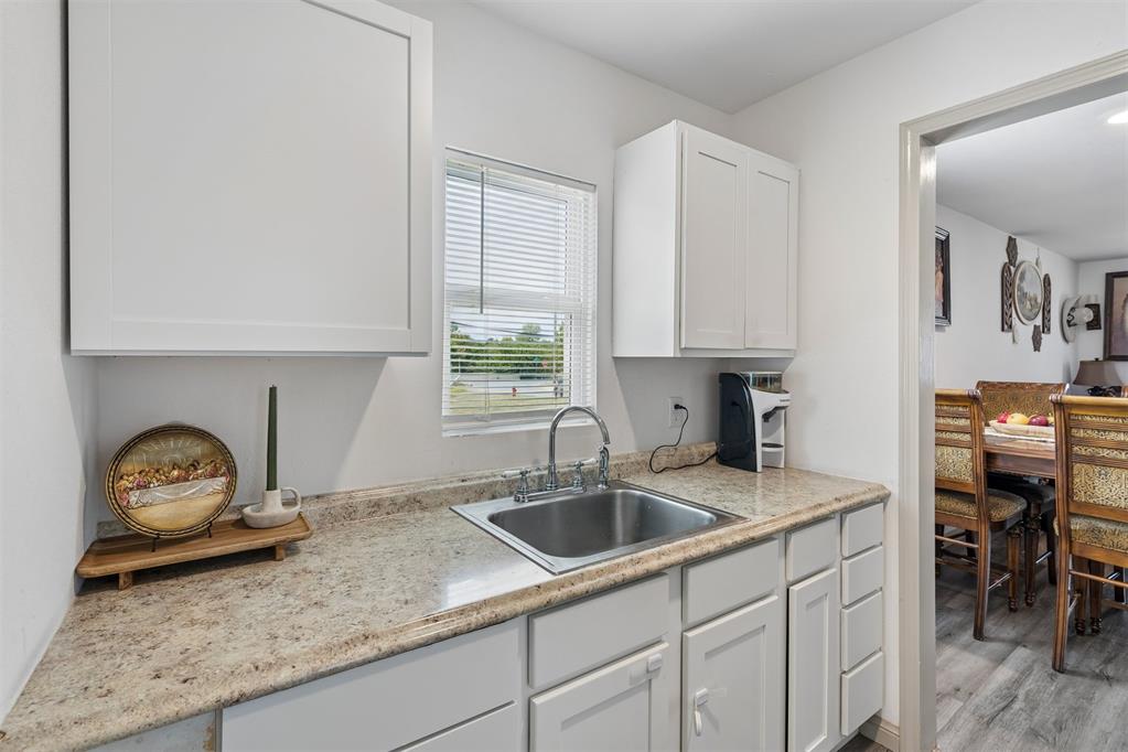 12 Se 40th Street Property Photo 11