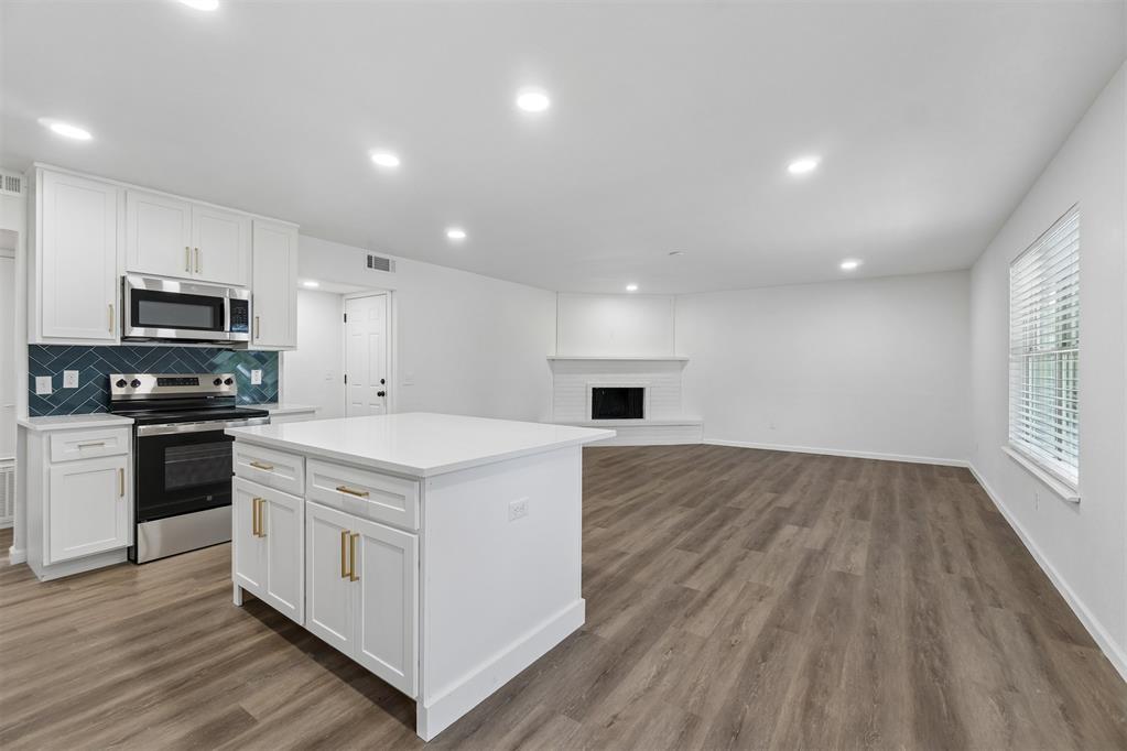 208 N English Drive Property Photo 6