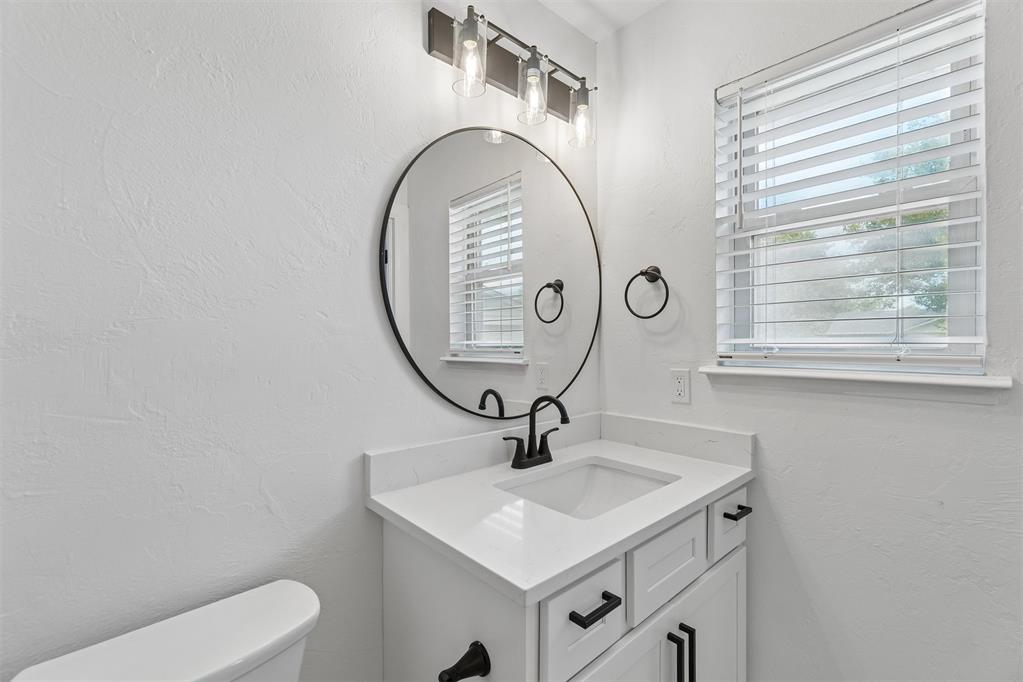 208 N English Drive Property Photo 10