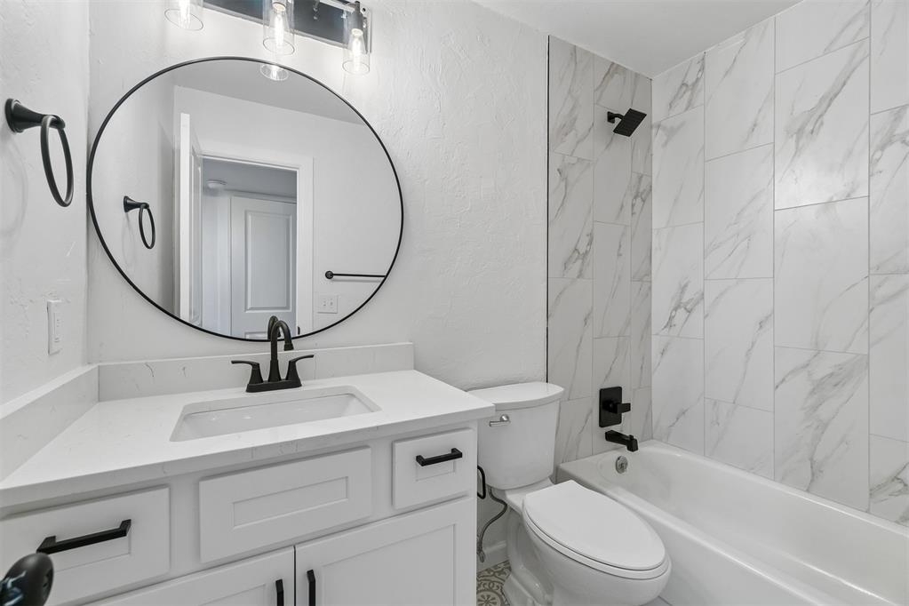 208 N English Drive Property Photo 11