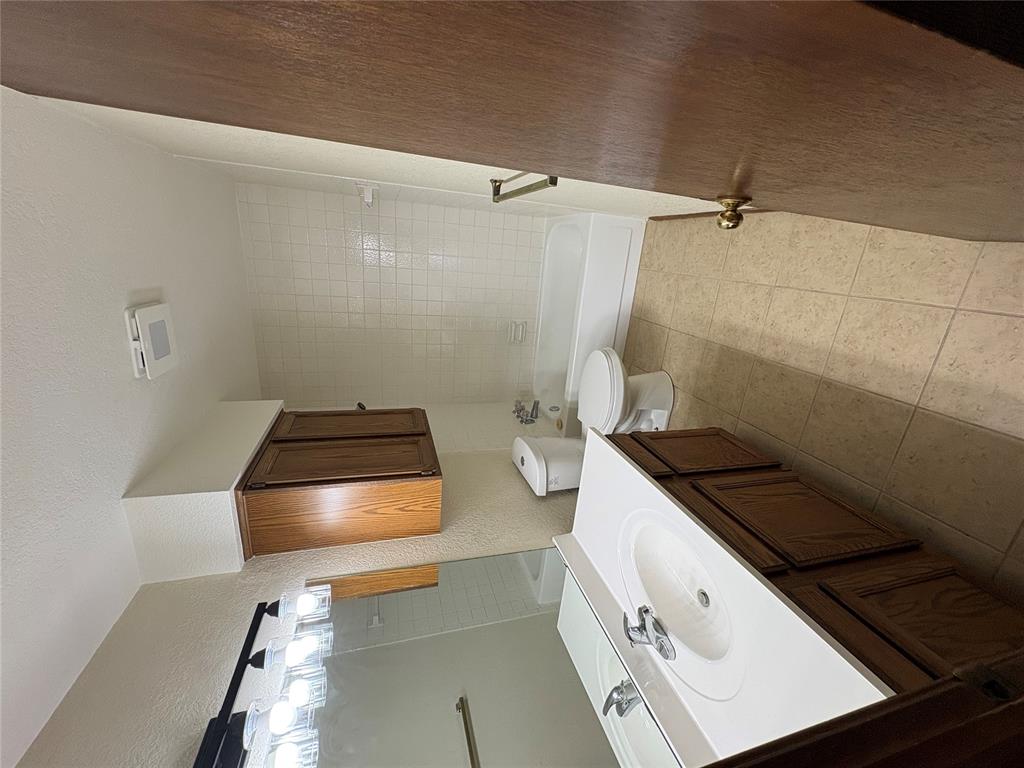 4400 Hemingway Drive 207 Property Photo 7