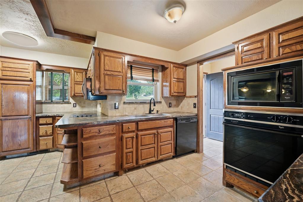 22718 N Macarthur Avenue Property Photo 19