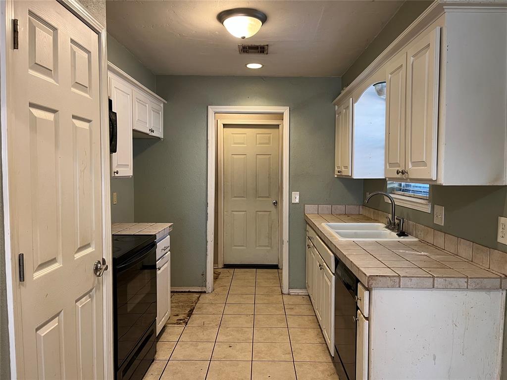 736 Red Oak Terrace Property Photo 6