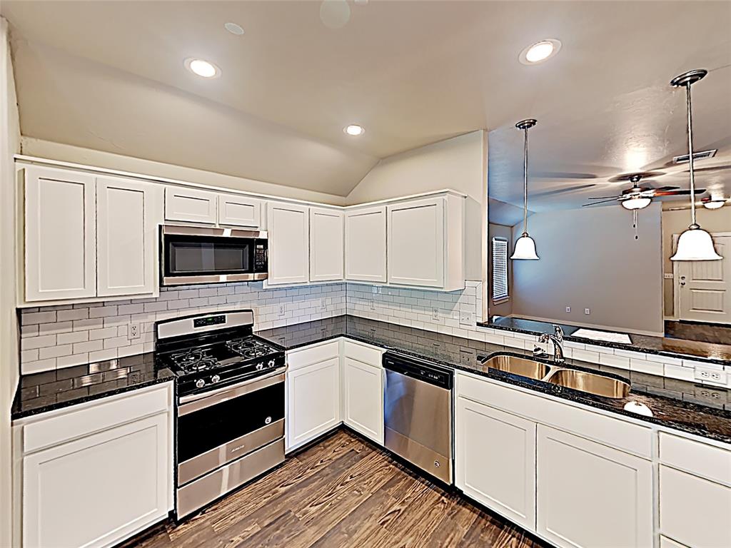 1045 Creekside Drive Property Photo 4