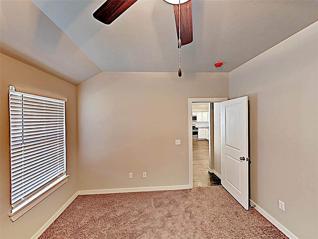 1045 Creekside Drive Property Photo 6