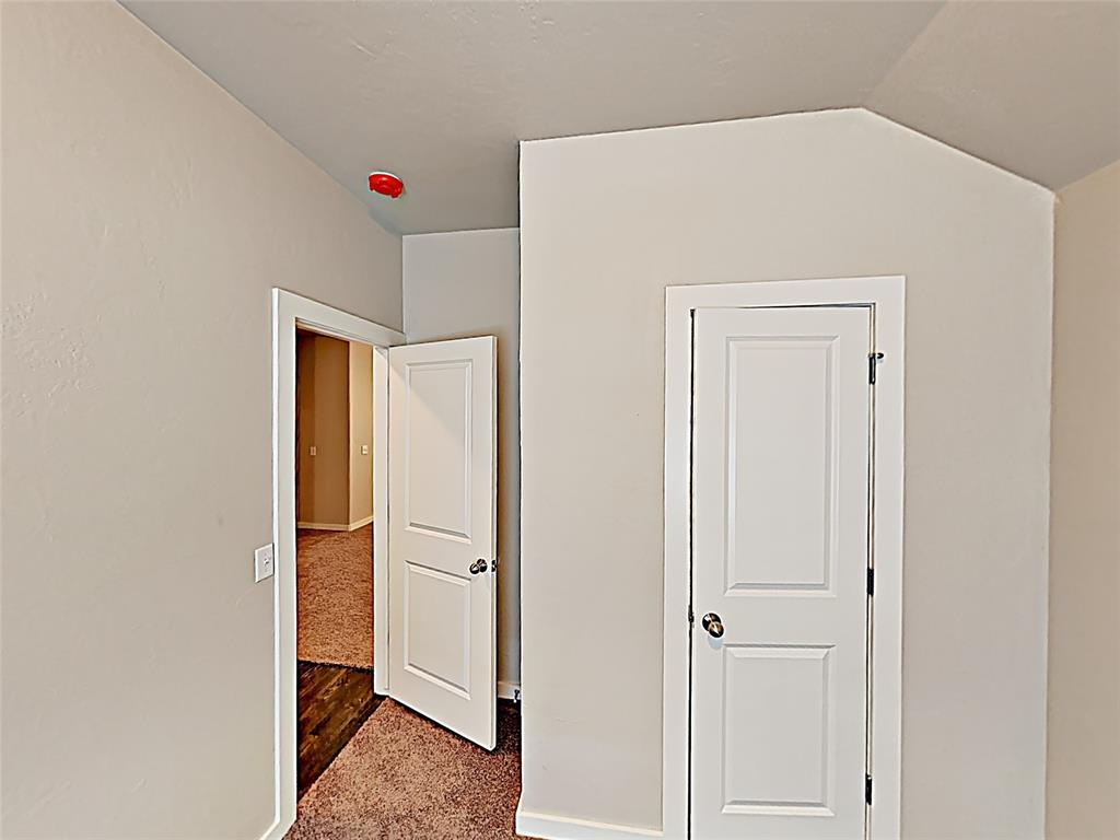 1045 Creekside Drive Property Photo 8