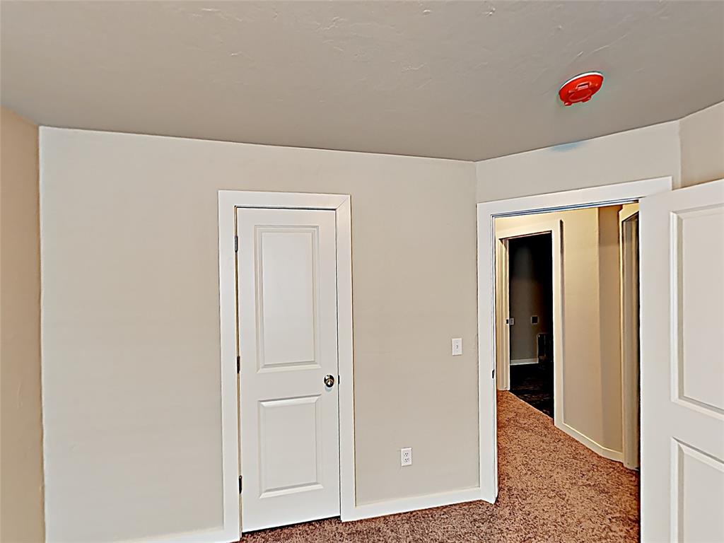 1045 Creekside Drive Property Photo 9