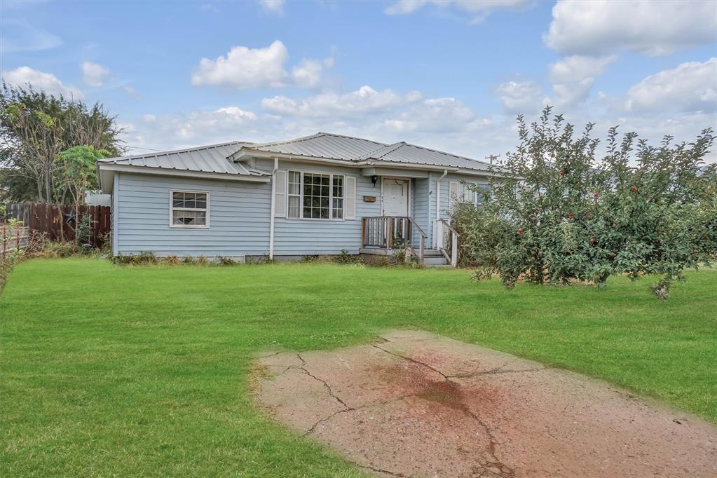 108 Central Drive Property Photo 1