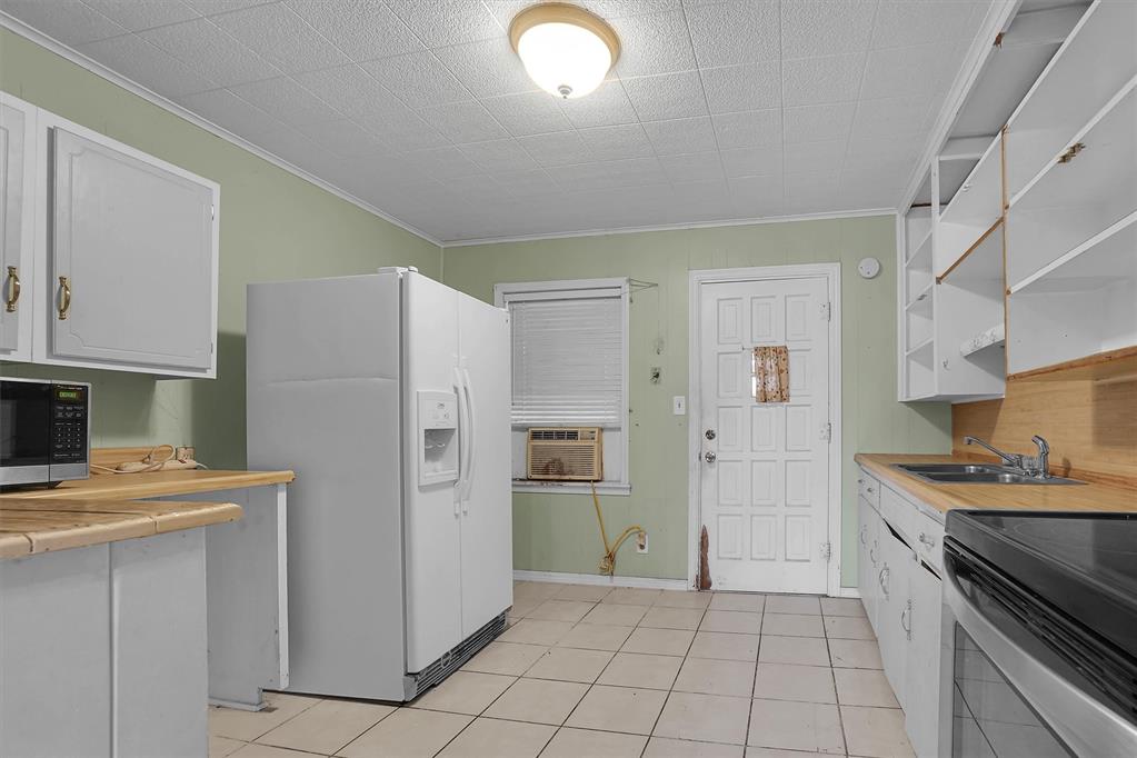 108 Central Drive Property Photo 4