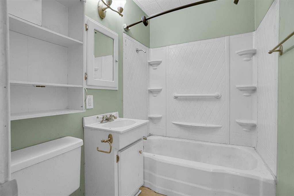 108 Central Drive Property Photo 7