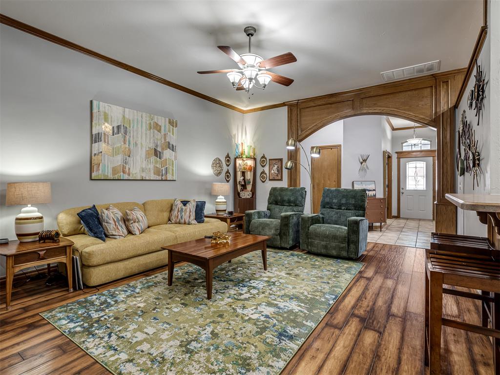 912 Regal Road Property Photo 10