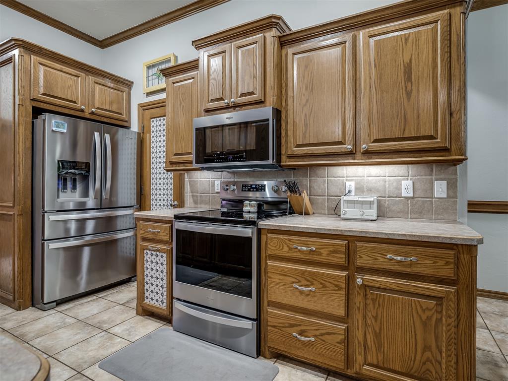 912 Regal Road Property Photo 15