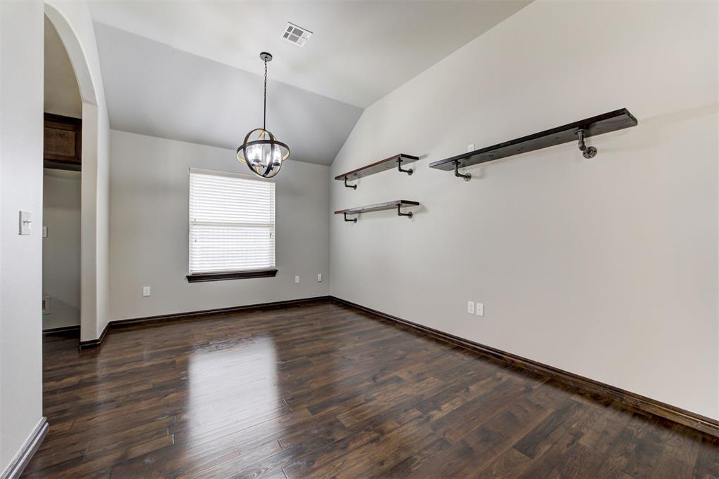1633 Rangeline Road Property Photo 13