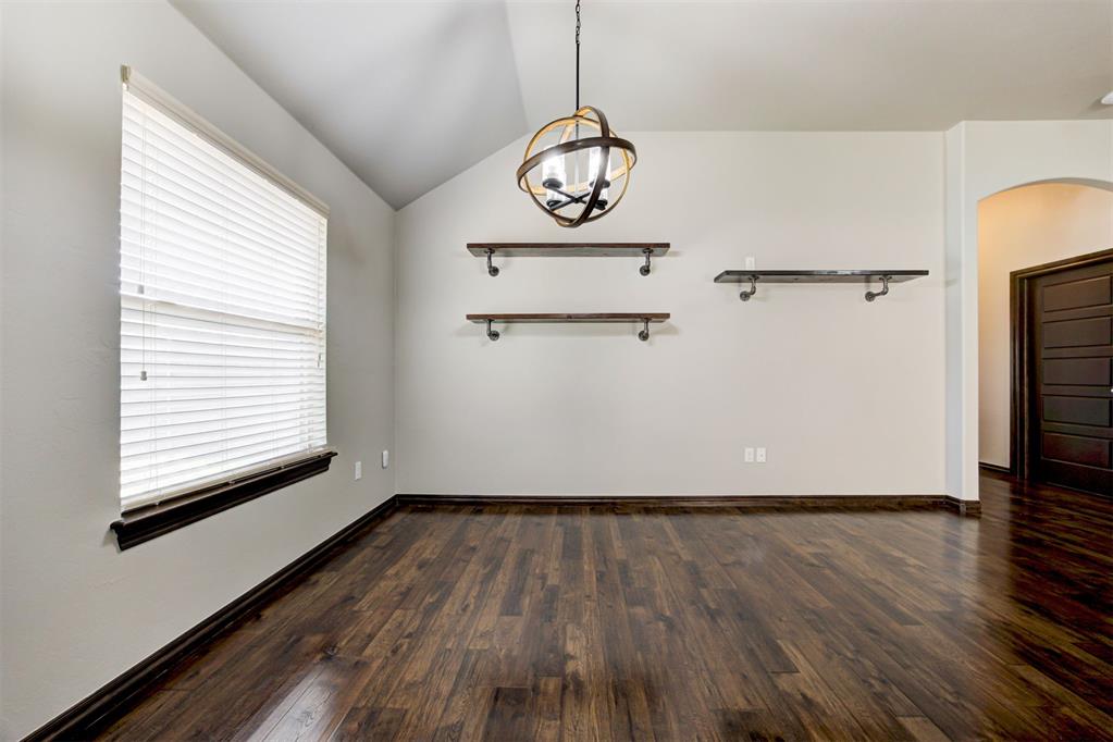 1633 Rangeline Road Property Photo 14