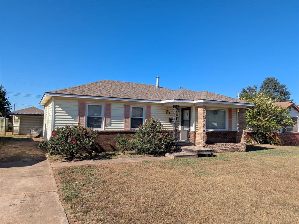737 E Steed Drive Property Photo 1