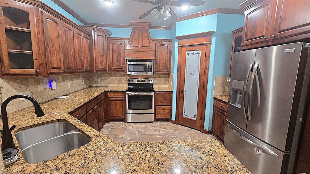 8319 Shadow Lake Drive Property Photo 7