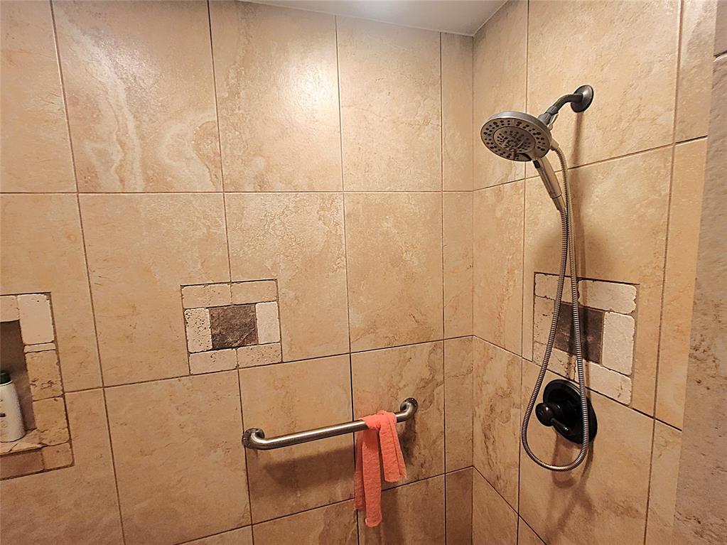 8319 Shadow Lake Drive Property Photo 9