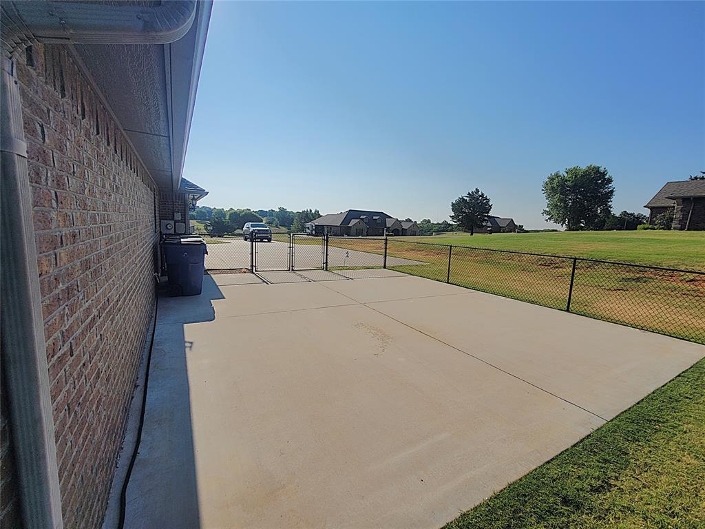 8319 Shadow Lake Drive Property Photo 10