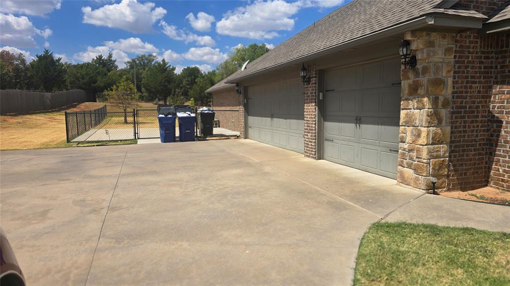 8319 Shadow Lake Drive Property Photo 24