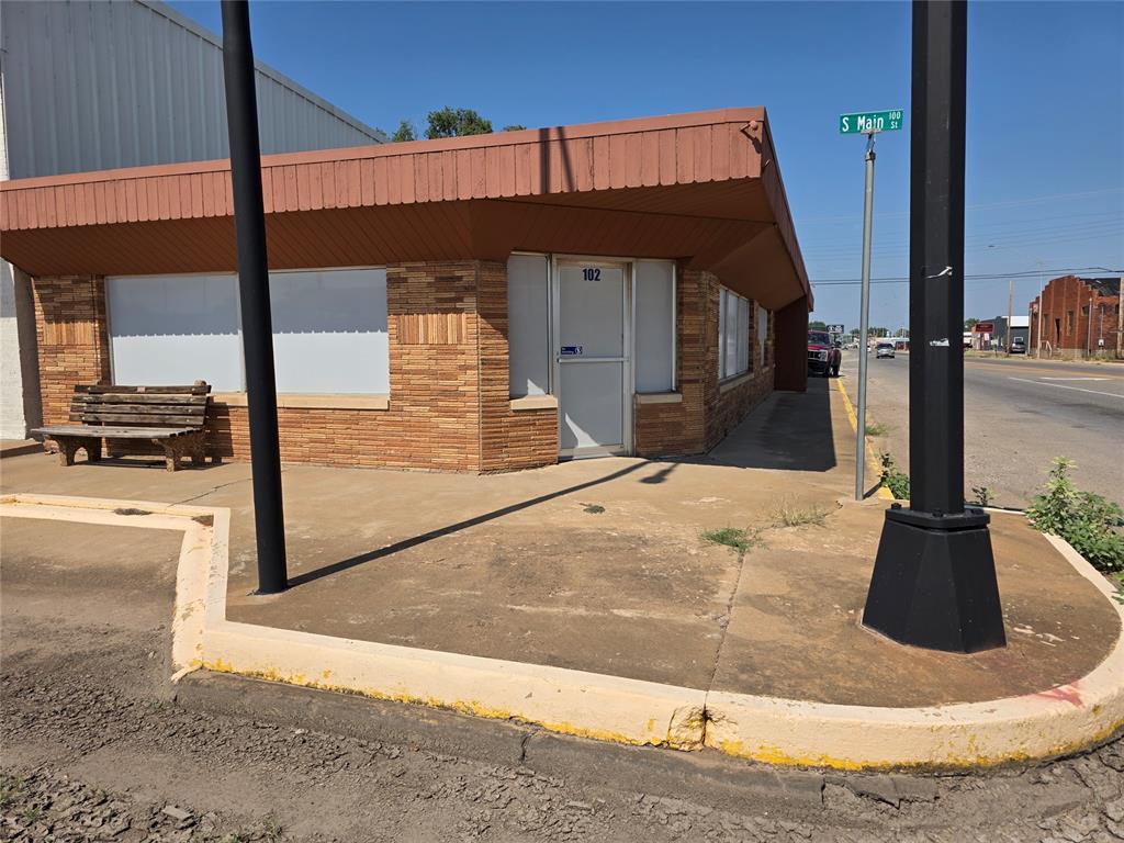 102 S Main Property Photo 1