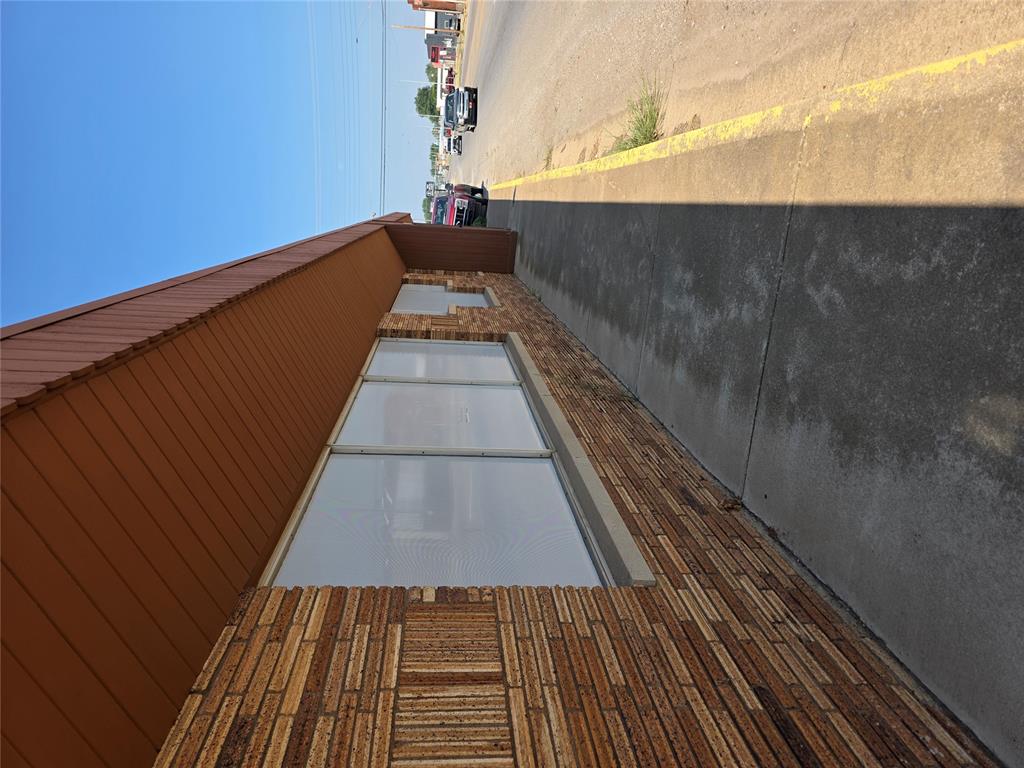 102 S Main Property Photo 3