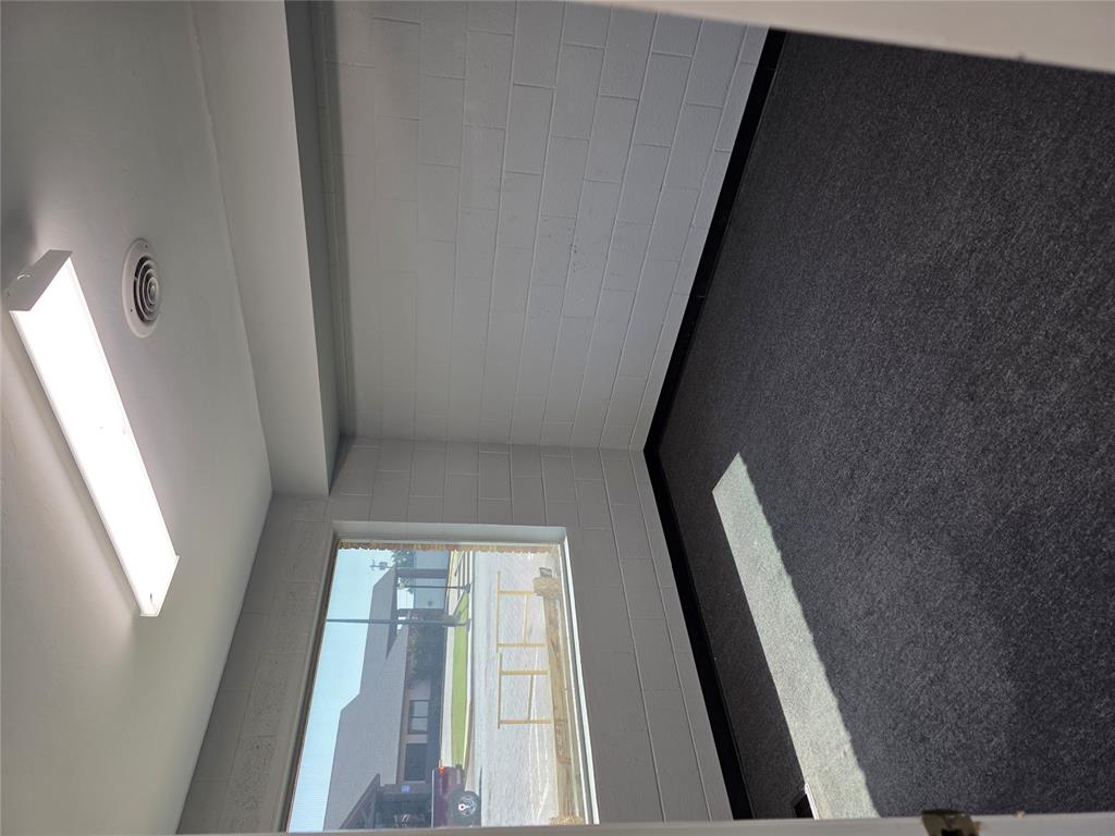 102 S Main Property Photo 5
