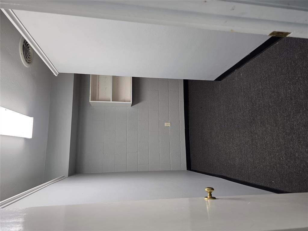 102 S Main Property Photo 6