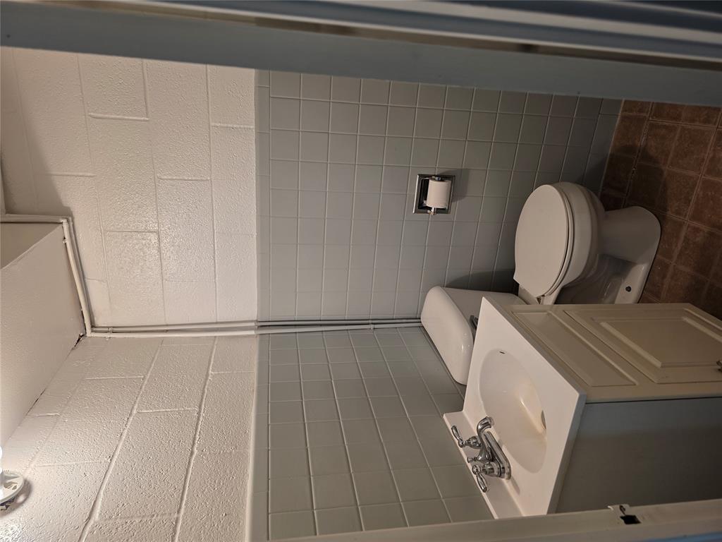 102 S Main Property Photo 7