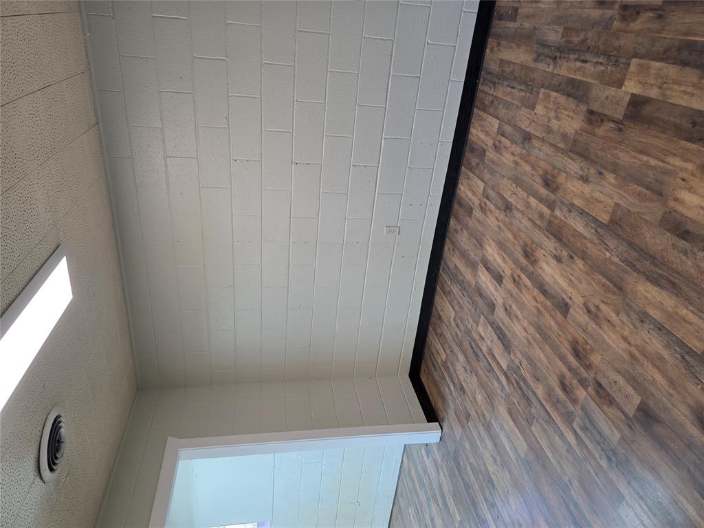 102 S Main Property Photo 15