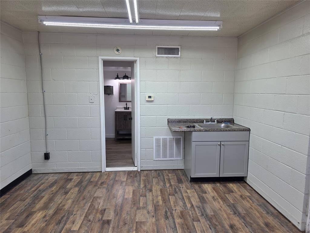102 S Main Property Photo 17