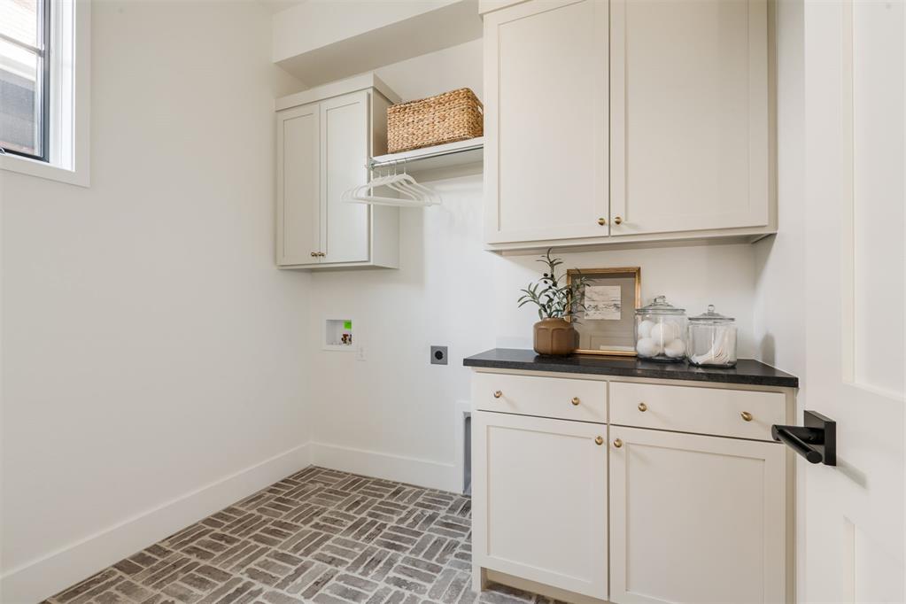 1621 Runway Boulevard Property Photo 11