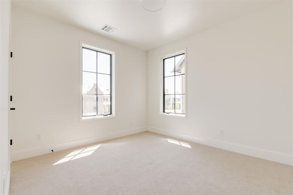 1621 Runway Boulevard Property Photo 22
