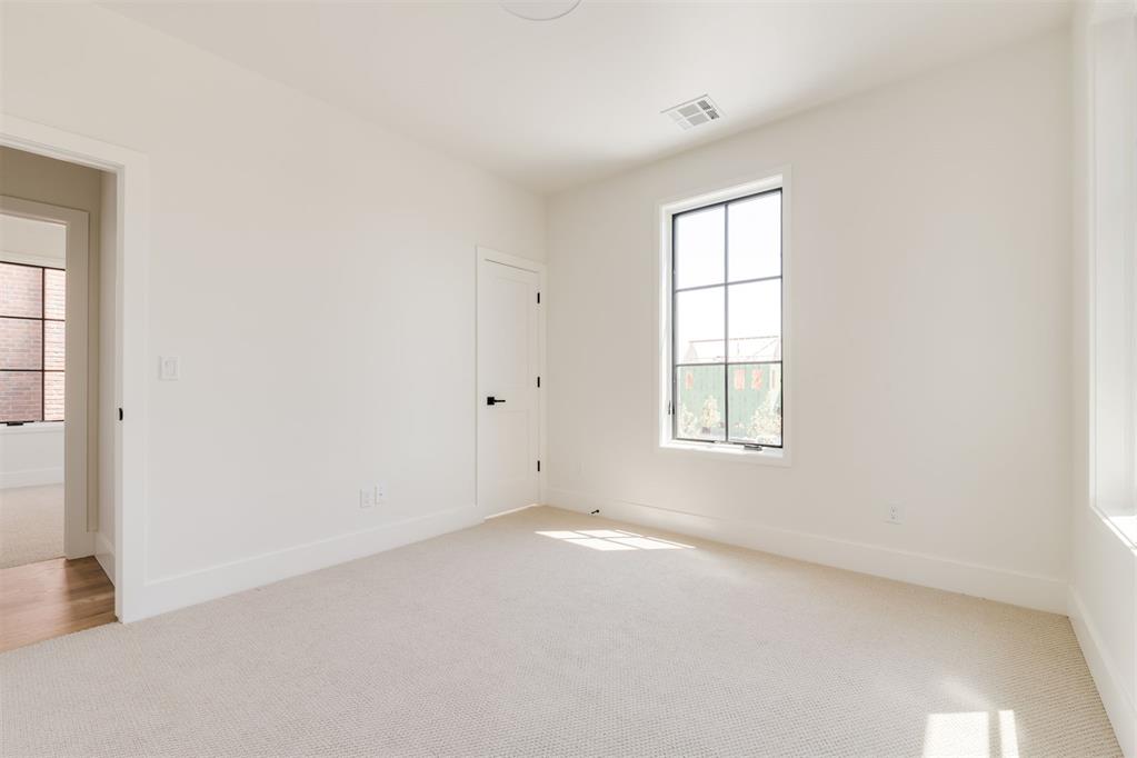 1621 Runway Boulevard Property Photo 23