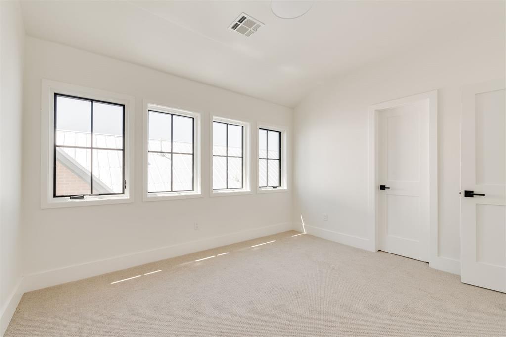 1621 Runway Boulevard Property Photo 29