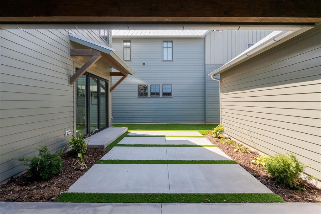 1621 Runway Boulevard Property Photo 34