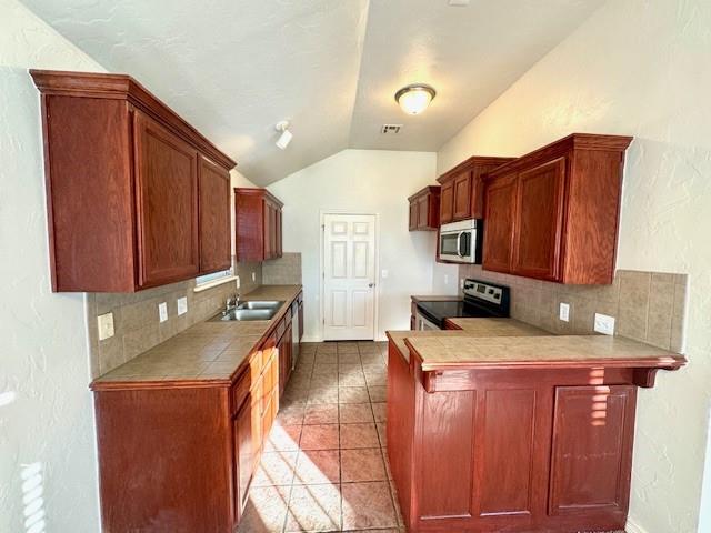 1005 Westridge Drive Property Photo 9