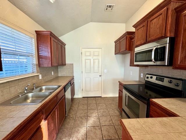 1005 Westridge Drive Property Photo 11