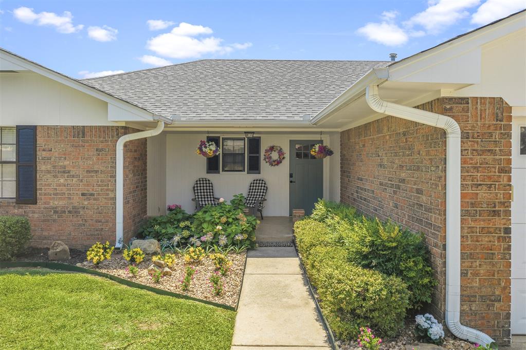 1900 8th Nw Property Photo 3