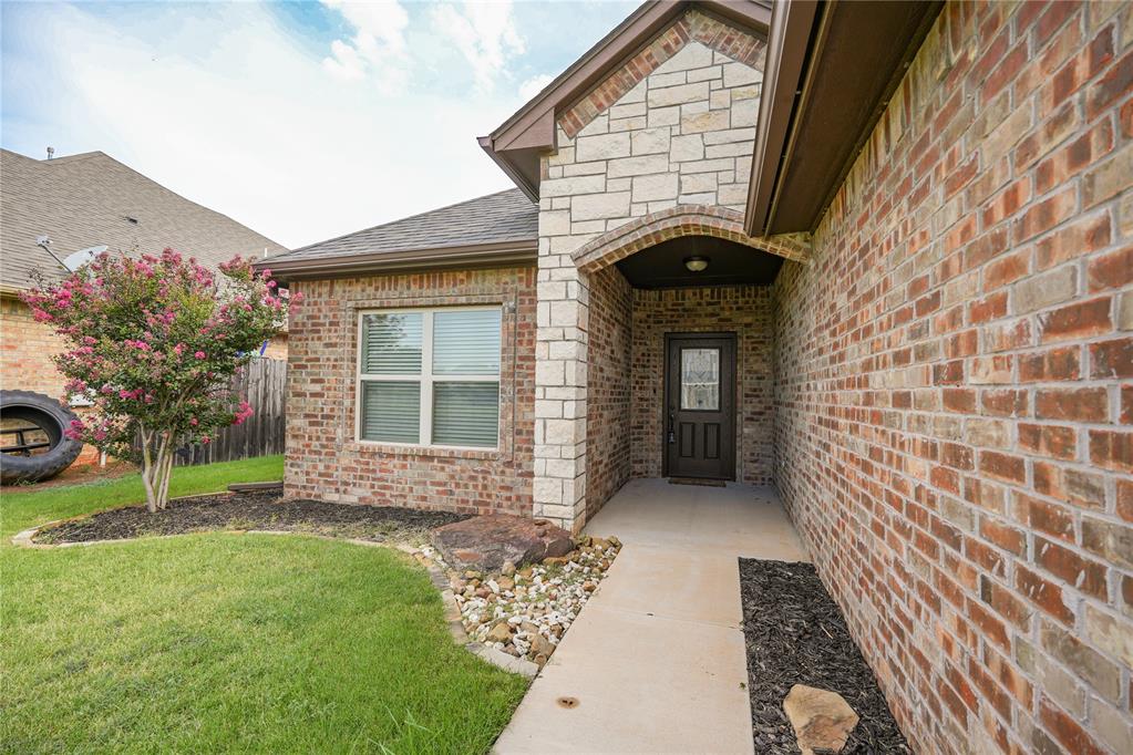 2105 Longhorn Trail Property Photo 3