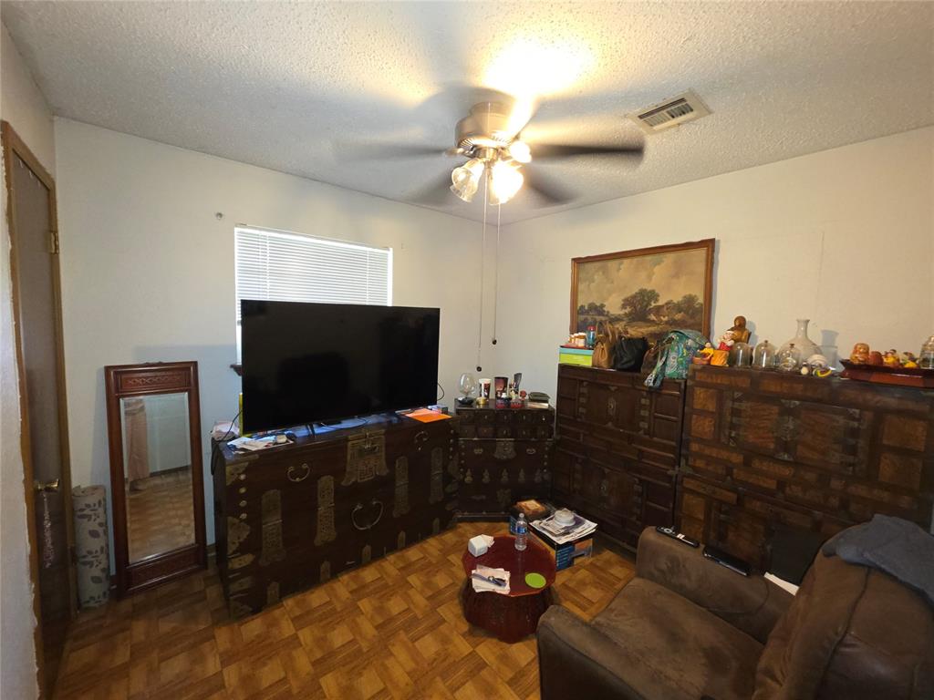 4704 Se 50th Street Property Photo 9