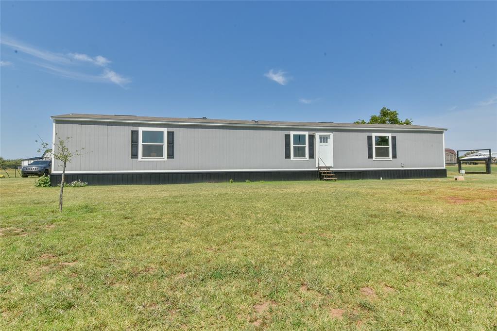 9901 N Gregory Road Property Photo 1