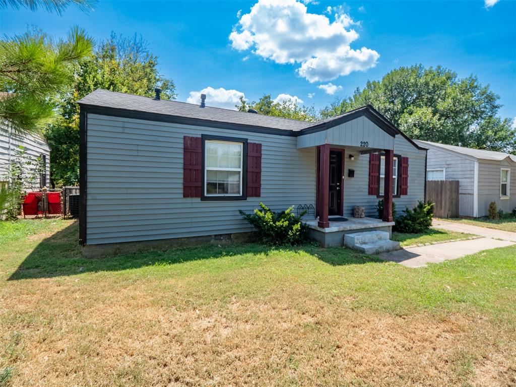 220 W Jacobs Drive Property Photo 3